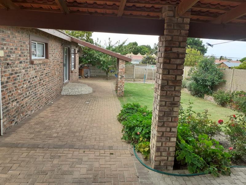 2 Bedroom Property for Sale in Albertinia Western Cape